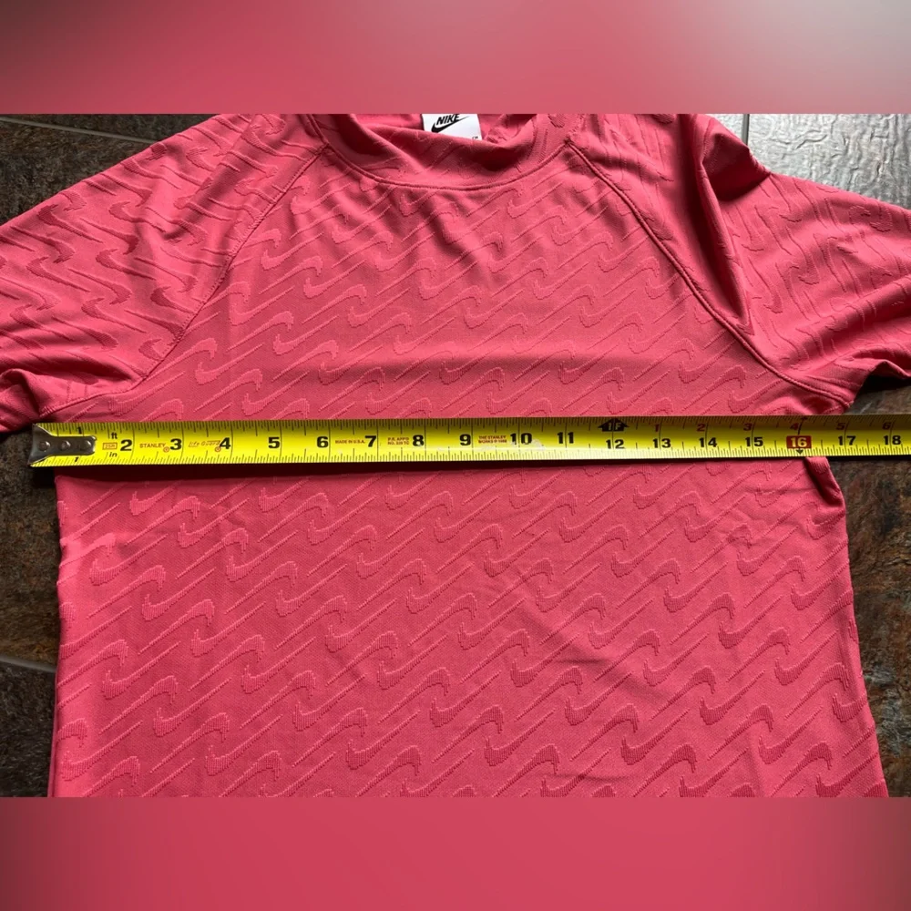 Women’s Nike Icon Clash active mock neck long sleeve shirt. Dusty pink. small